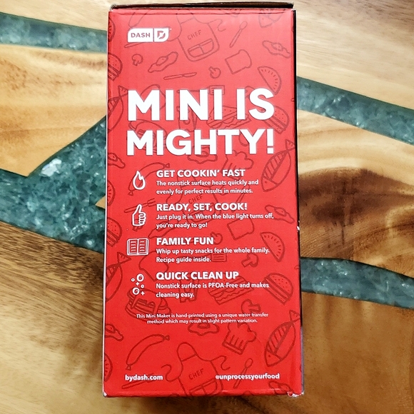 NEW! Skull 4" Mini Waffle Maker - Picture 5 of 6